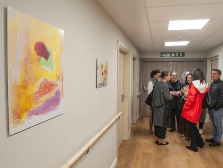 Imagen Representantes de la Fundación Harriet y Esteban Vicente conocen, junto a la directora del CSS La Fuencisla, el proyecto artístico...