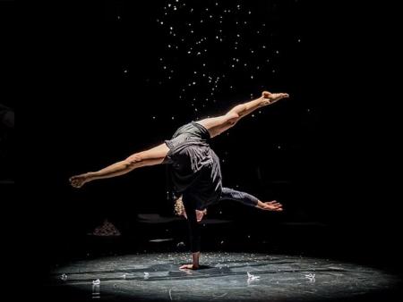 Imagen El Teatro Juan Bravo se suma a la conmemoración del 8M con las funciones ‘Deadpan Karaoke’, ‘Anónimos’ y ‘Poesía de mujer’